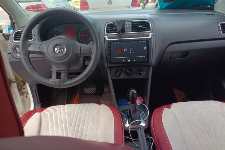 Used Volkswagen Polo 2013 1.6L Automatic Comfort Edition Center Console