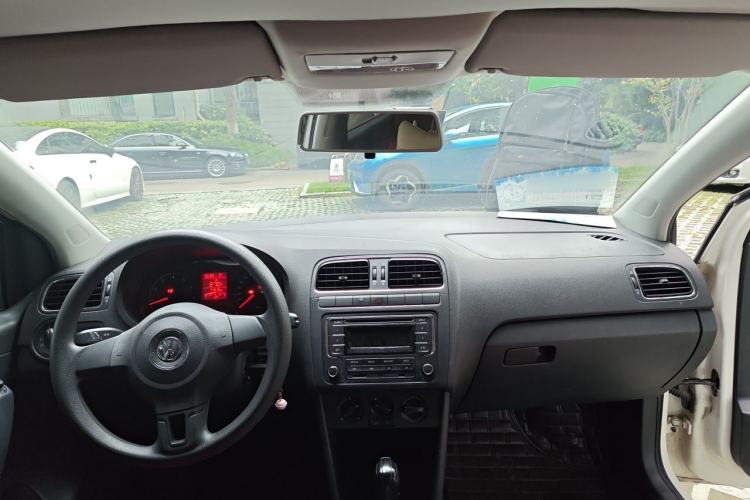 Used Volkswagen Polo 2013 1.4L Automatic Comfort Edition Center Console