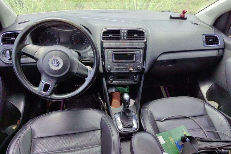 Used Volkswagen Polo 2013 1.4L Automatic Luxury Edition Center Console
