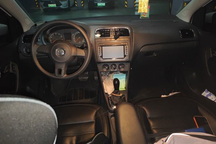 Used Volkswagen Polo 2013 1.6L Automatic Comfort Edition Center Console