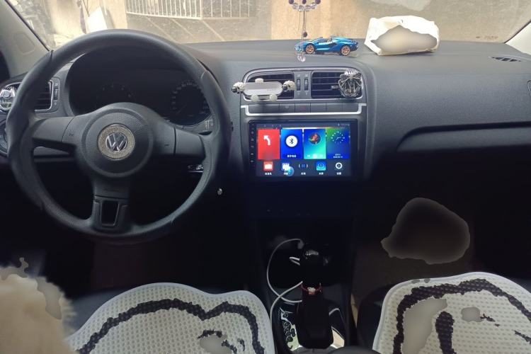 Used Volkswagen Polo 2013 1.4L Automatic Comfort Edition Center Console