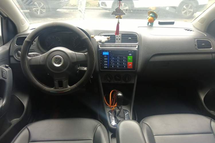 Used Volkswagen Polo 2013 1.6L Automatic Comfort Edition Center Console
