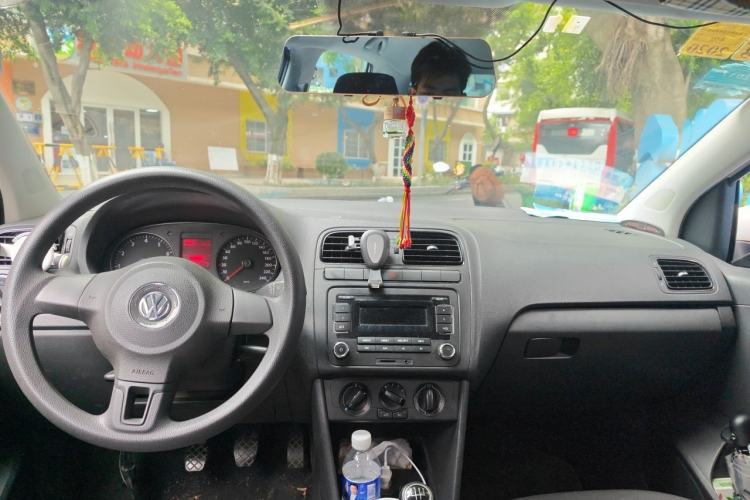 Used Volkswagen Polo 2013 1.4L Manual Fashion Edition Center Console