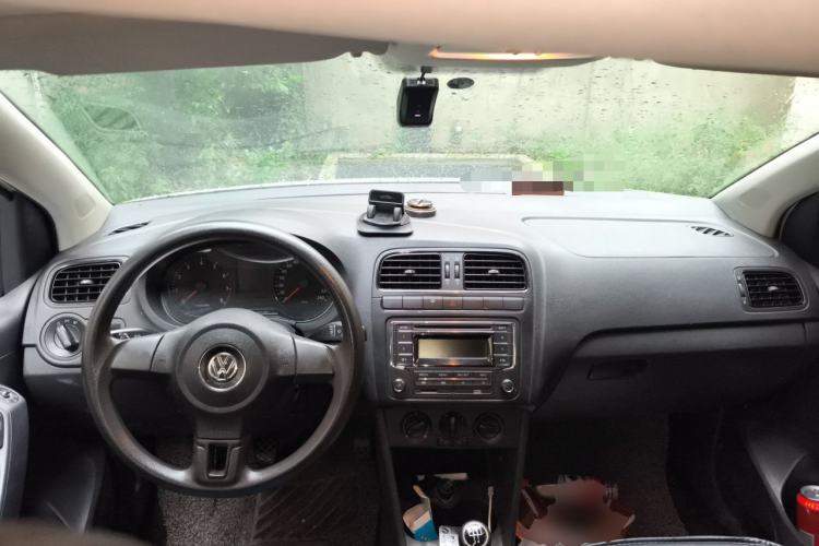 Used Volkswagen Polo 2013 1.4L Manual Fashion Edition Center Console
