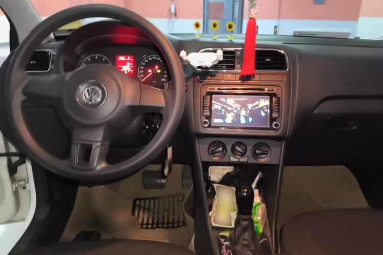Used Volkswagen Polo 2013 1.6L Automatic Comfort Edition Center Console