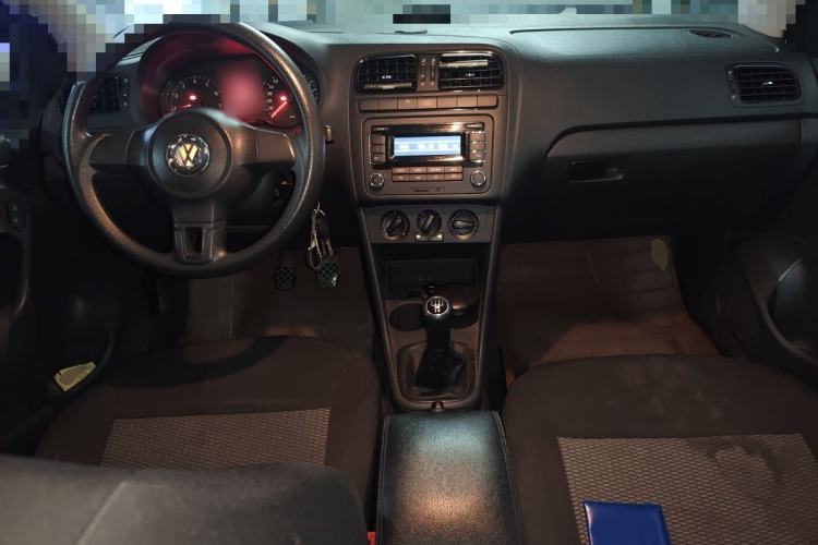 Used Volkswagen Polo 2013 1.4L Manual Fashion Edition Center Console