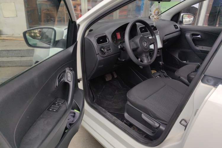 Used Volkswagen Polo 2013 1.6L Automatic Comfort Edition Driver Seat
