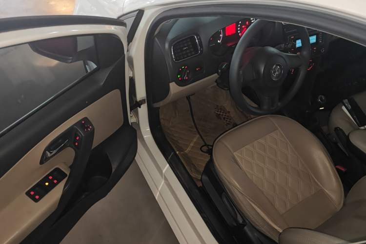 Used Volkswagen Polo 2013 1.6L Manual Comfort Edition Driver Seat