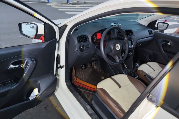 Used Volkswagen Polo 2013 1.4L Manual Fashion Edition Driver Seat