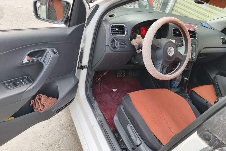 Used Volkswagen Polo 2013 1.6L Automatic Comfort Edition Driver Seat