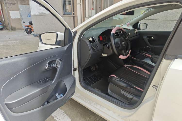 Used Volkswagen Polo 2013 1.6L Automatic Comfort Edition Driver Seat