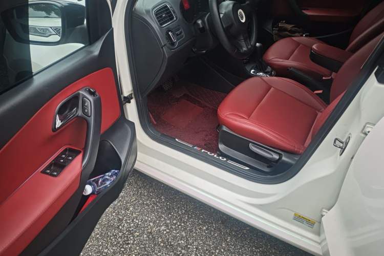 Used Volkswagen Polo 2013 1.6L Automatic Comfort Edition Driver Seat