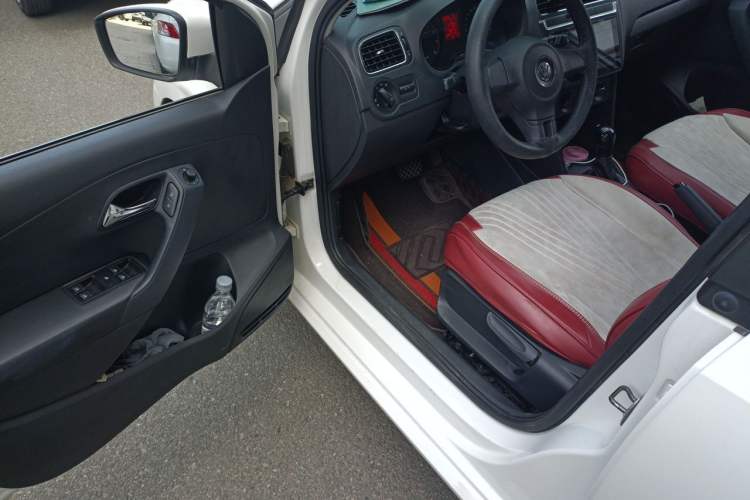 Used Volkswagen Polo 2013 1.6L Automatic Comfort Edition Driver Seat