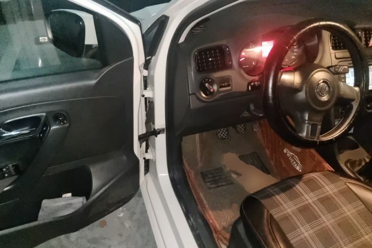 Used Volkswagen Polo 2013 1.4L Manual Fashion Edition Driver Seat