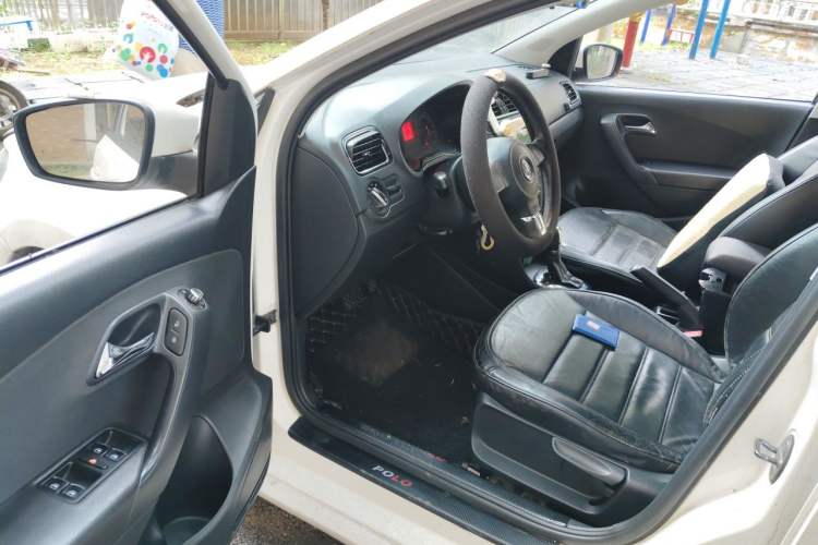 Used Volkswagen Polo 2013 1.6L Automatic Luxury Edition Driver Seat