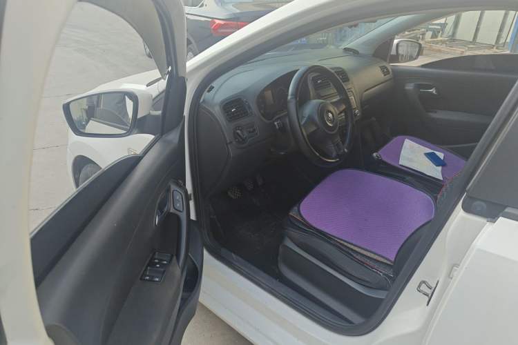 Used Volkswagen Polo 2013 1.4L Manual Fashion Edition Driver Seat
