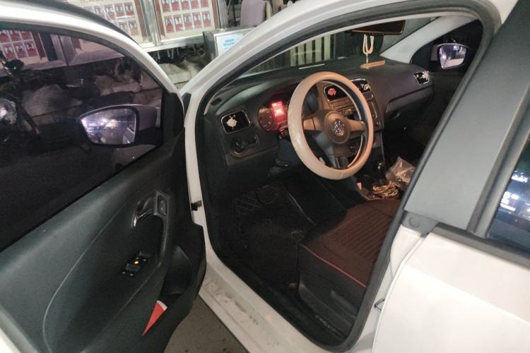 Used Volkswagen Polo 2013 1.6L Automatic Comfort Edition Driver Seat
