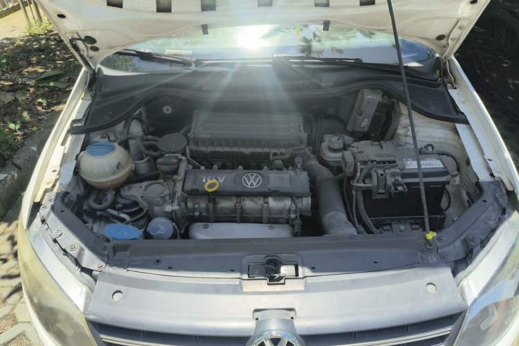Used Volkswagen Polo 2013 1.6L Manual Comfort Edition Engine Bay