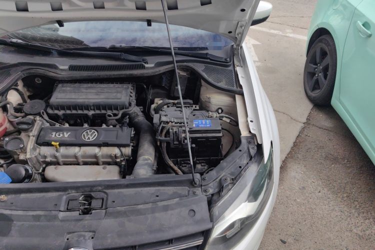 Used Volkswagen Polo 2013 1.6L Automatic Comfort Edition Engine Bay Left