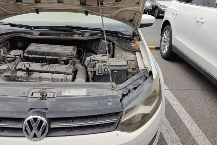 Used Volkswagen Polo 2013 1.6L Automatic Comfort Edition Engine Bay Left