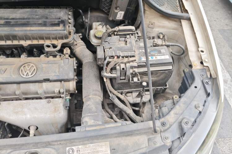 Used Volkswagen Polo 2013 1.6L Automatic Comfort Edition Engine Bay Left