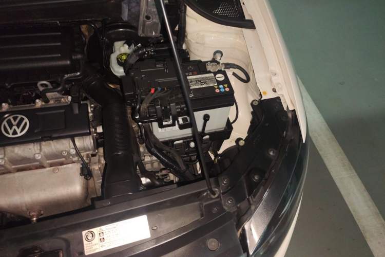 Used Volkswagen Polo 2013 1.6L Automatic Comfort Edition Engine Bay Left