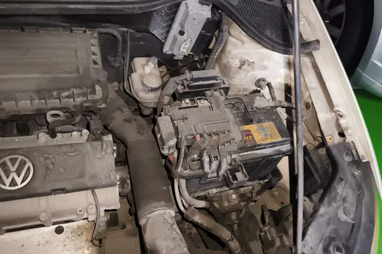 Used Volkswagen Polo 2013 1.6L Automatic Comfort Edition Engine Bay Left