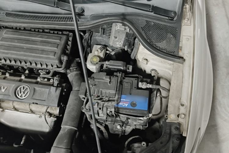 Used Volkswagen Polo 2013 1.4L Automatic Comfort Edition Engine Bay Left