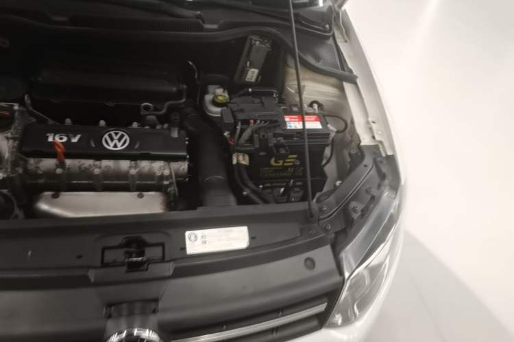 Used Volkswagen Polo 2013 1.4L Automatic Comfort Edition Engine Bay Left