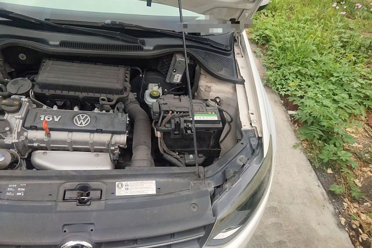 Used Volkswagen Polo 2013 1.4L Manual Fashion Edition Engine Bay Left