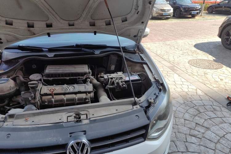 Used Volkswagen Polo 2013 1.4L Manual Fashion Edition Engine Bay Left
