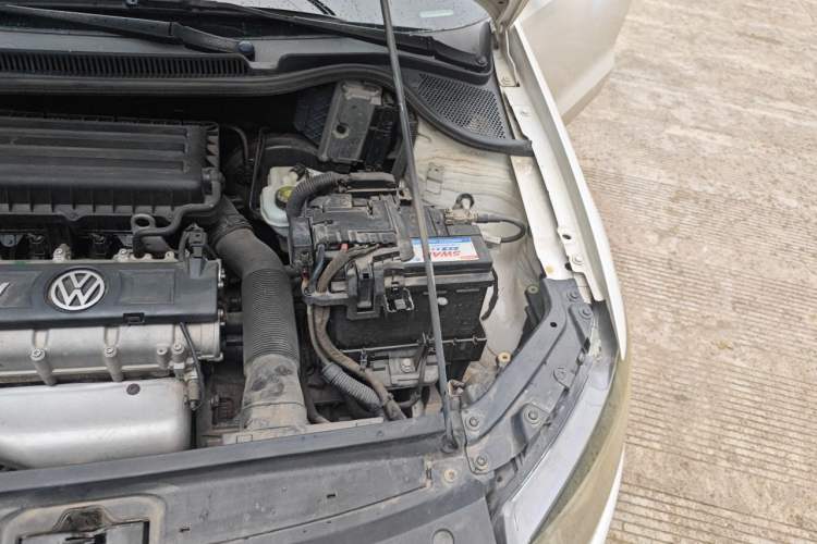 Used Volkswagen Polo 2013 1.4L Automatic Comfort Edition Engine Bay Left