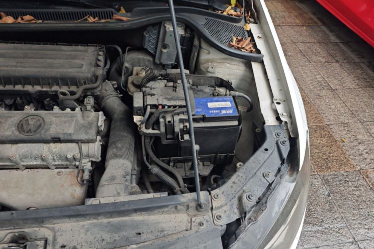 Used Volkswagen Polo 2013 1.4L Automatic Comfort Edition Engine Bay Left