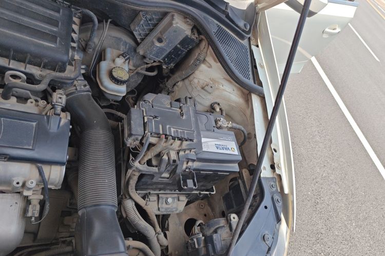 Used Volkswagen Polo 2013 1.6L Manual Comfort Edition Engine Bay Left