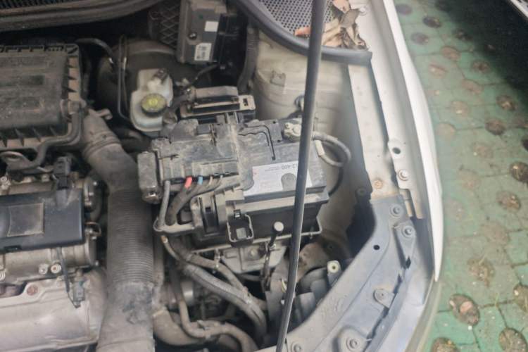 Used Volkswagen Polo 2013 1.6L Automatic Comfort Edition Engine Bay Left