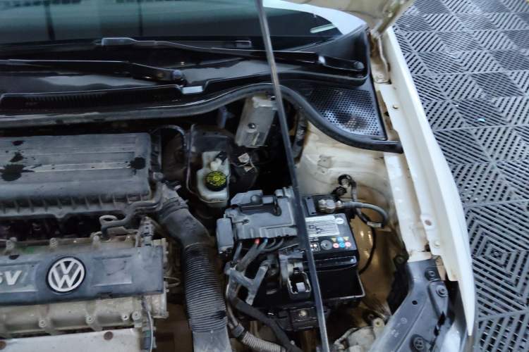 Used Volkswagen Polo 2013 1.4L Manual Comfort Edition Engine Bay Left