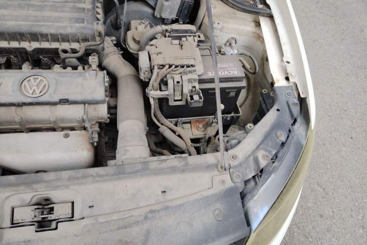 Used Volkswagen Polo 2013 1.6L Automatic Comfort Edition Engine Bay Left