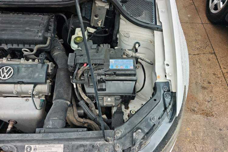 Used Volkswagen Polo 2013 1.4L Manual Fashion Edition Engine Bay Left