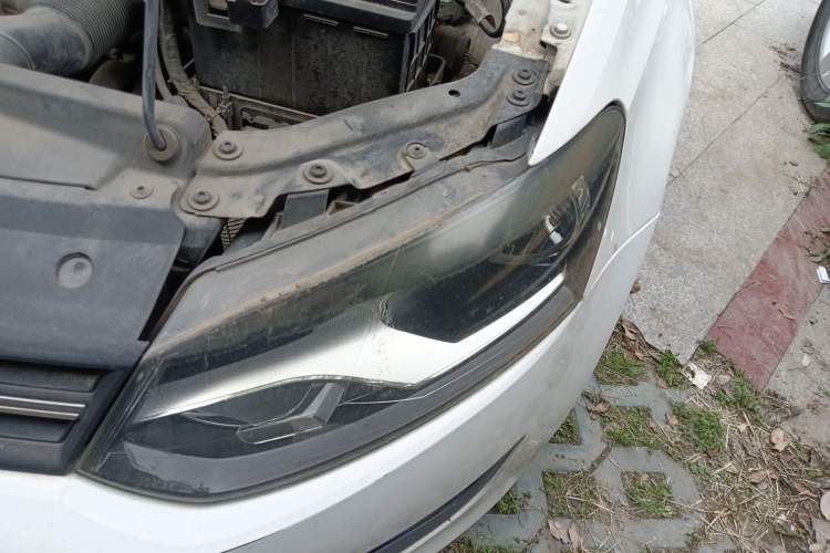 Used Volkswagen Polo 2013 1.6L Manual Comfort Edition Engine Bay Left