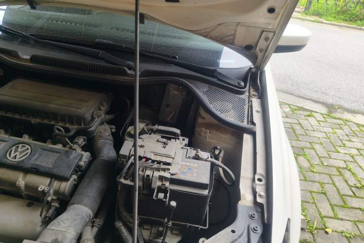 Used Volkswagen Polo 2013 1.6L Automatic Comfort Edition Engine Bay Left