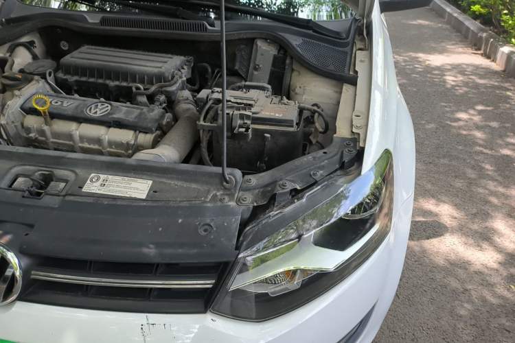 Used Volkswagen Polo 2013 1.6L Automatic Comfort Edition Engine Bay Left
