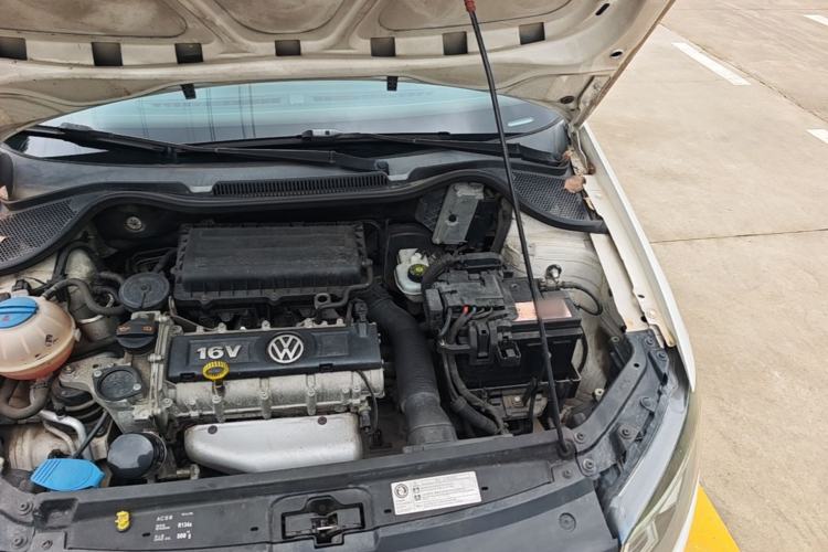 Used Volkswagen Polo 2013 1.6L Automatic Comfort Edition Engine Bay Left