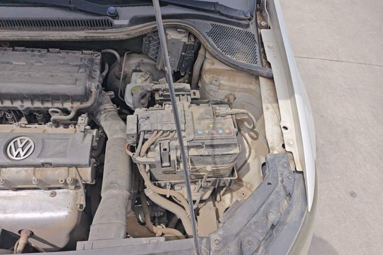 Used Volkswagen Polo 2013 1.6L Automatic Comfort Edition Engine Bay Left