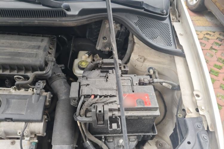 Used Volkswagen Polo 2013 1.6L Automatic Comfort Edition Engine Bay Left