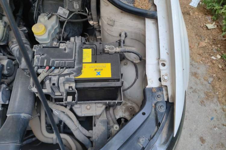Used Volkswagen Polo 2013 1.6L Manual Comfort Edition Engine Bay Left