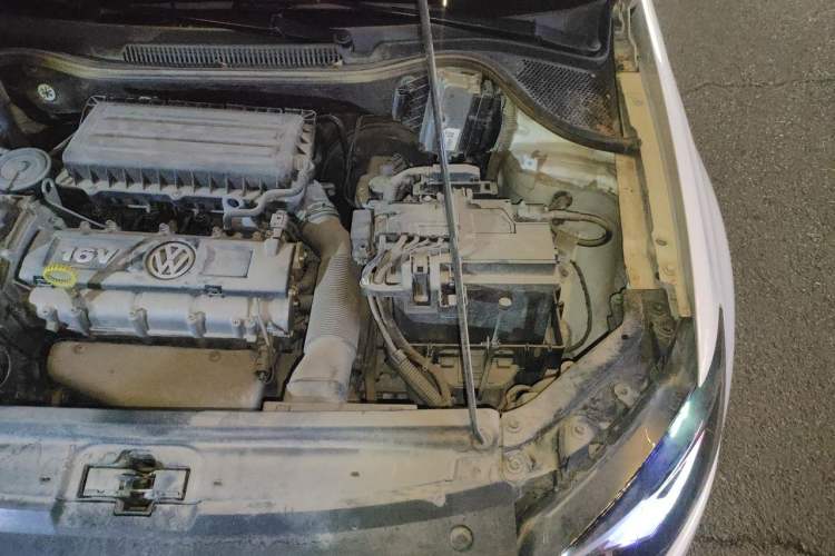 Used Volkswagen Polo 2013 1.6L Automatic Comfort Edition Engine Bay Left