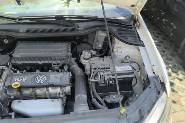 Used Volkswagen Polo 2013 1.6L Manual Comfort Edition Engine Bay Left