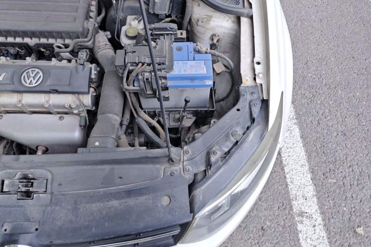 Used Volkswagen Polo 2013 1.6L Automatic Comfort Edition Engine Bay Left