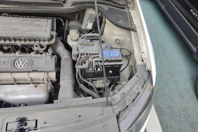 Used Volkswagen Polo 2013 1.4L Automatic Comfort Edition Engine Bay Left