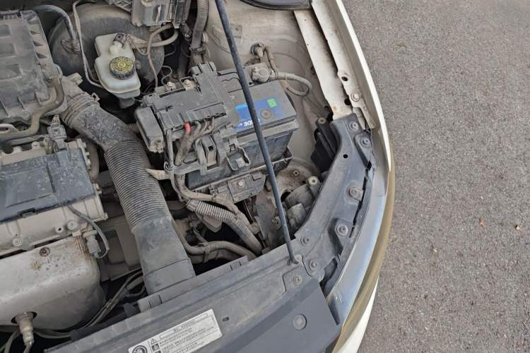Used Volkswagen Polo 2013 1.6L Manual Comfort Edition Engine Bay Left